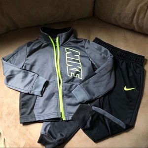 NIKE two piece boys pant set